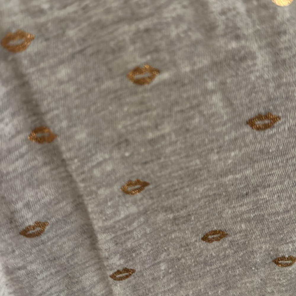 Target brand lip t-shirt - Picture 3 of 3